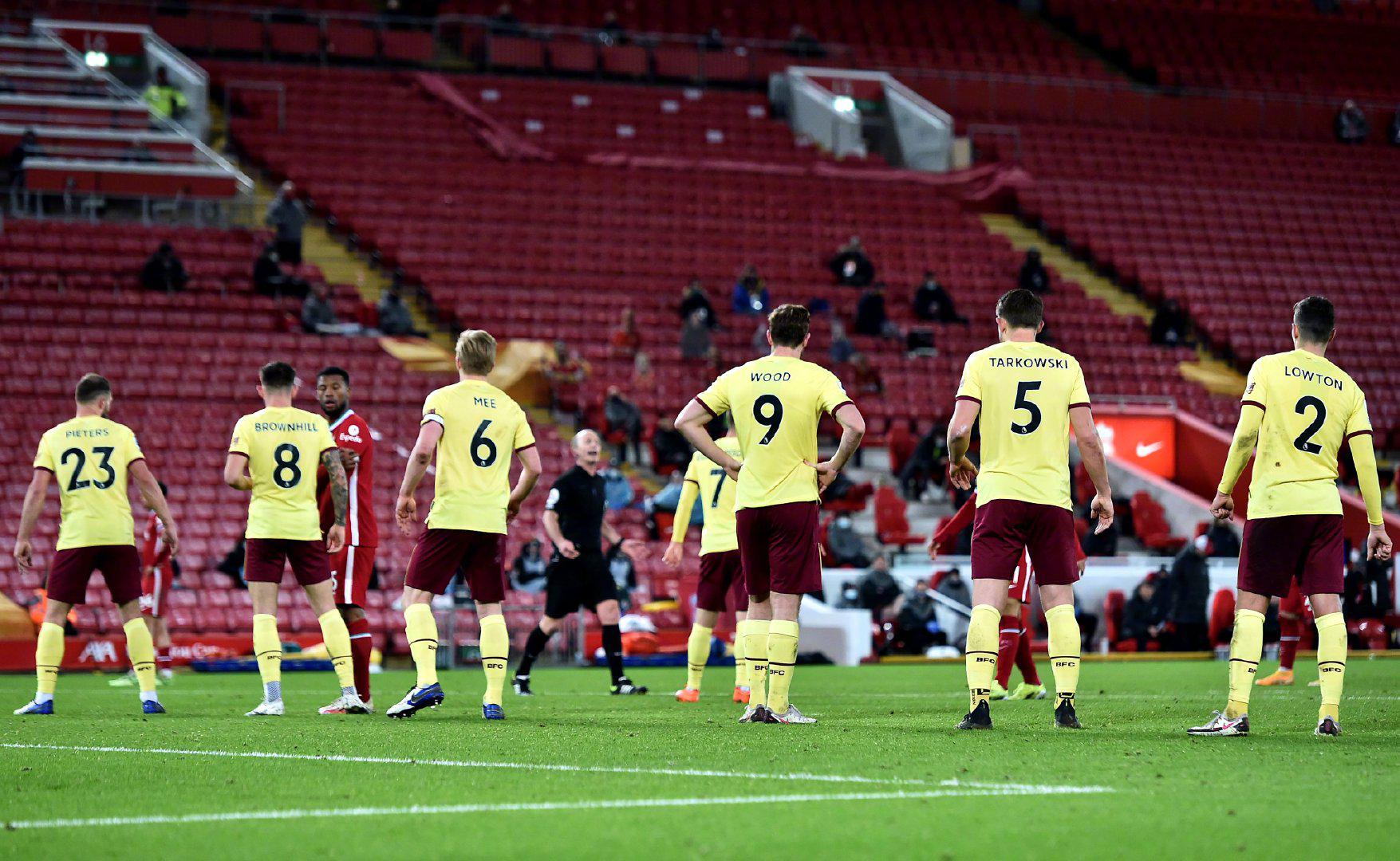 衣室中的影 衣室中的影